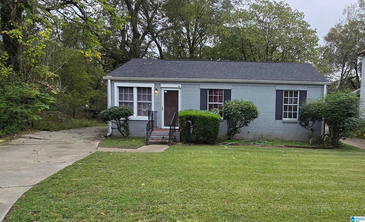 179 1st St in Bessemer, AL - Building Photo