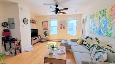 384 Columbia St, Unit #2 in Cambridge, MA - Building Photo - Building Photo