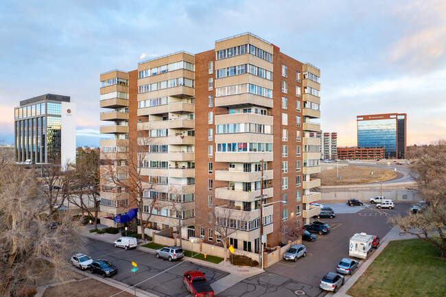 Wellington Square Condominiums in Denver, CO - Building Photo - Building Photo