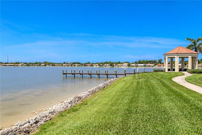 7760 Emerald Cir, Unit 101 in Naples, FL - Foto de edificio - Building Photo