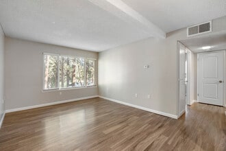 Sierra Vista in South Lake Tahoe, CA - Building Photo - Interior Photo