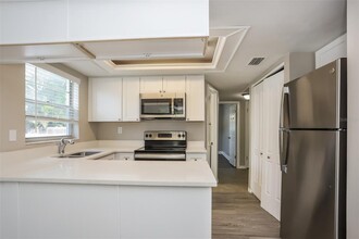 1827 Massachusetts Ave NE in St. Petersburg, FL - Building Photo - Building Photo