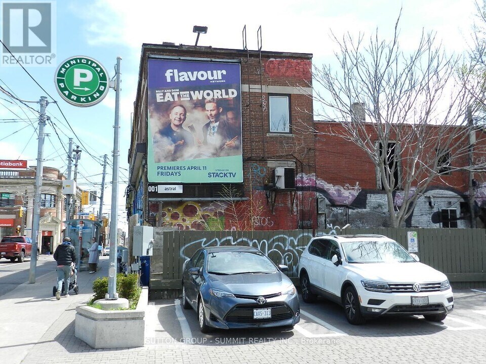 577-577 Gerrard St E in Toronto, ON - Building Photo