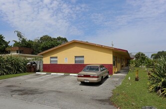 420-428 NE 14th St in Fort Lauderdale, FL - Building Photo - Building Photo