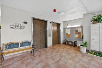 7076 Huntington Ln, Unit 5070 in Delray Beach, FL - Foto de edificio - Building Photo