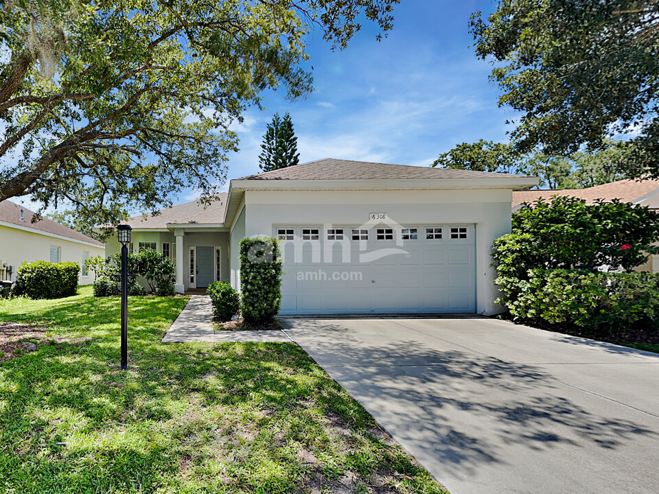 7420 Dragon Fly Loop in Gibsonton, FL - Foto de edificio