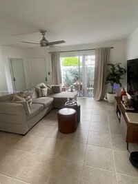 4550 SW 68th Ct Cir in Miami, FL - Foto de edificio - Building Photo