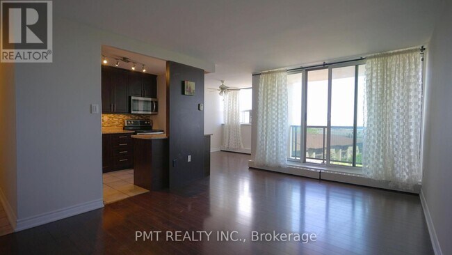 530-530 Lolita Gardens in Mississauga, ON - Building Photo - Building Photo