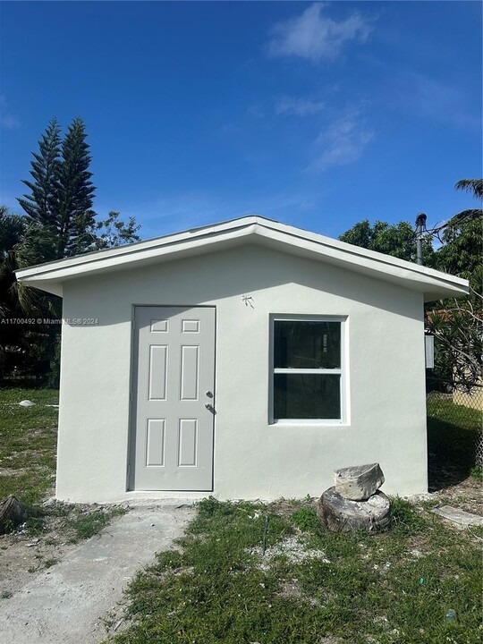 117 NW 13th Ave in Dania Beach, FL - Foto de edificio