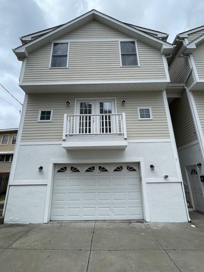 5 Hewitt St in Providence, RI - Building Photo - Building Photo