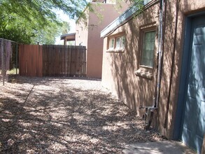 516 E Waverly St, Unit #1 in Tucson, AZ - Foto de edificio - Building Photo