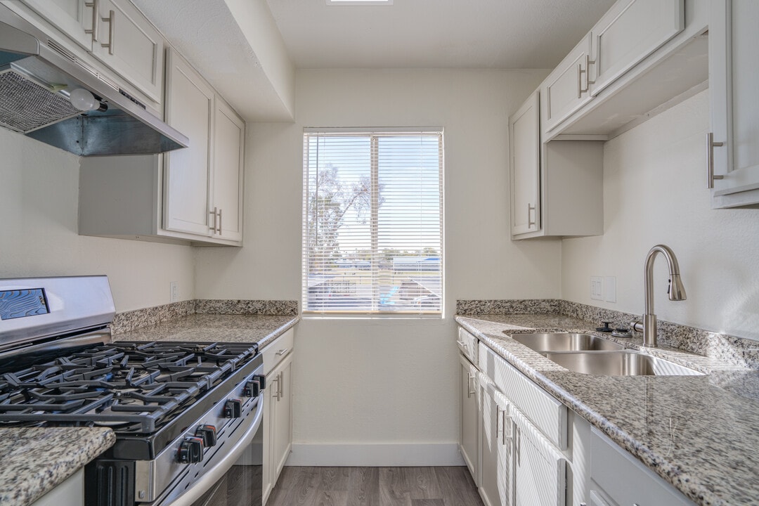 Las Casitas Apartments in Glendale, AZ - Building Photo