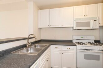 402 9th St in Hoboken, NJ - Building Photo - Building Photo