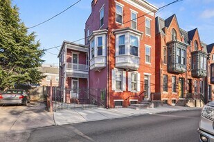 17 S Pine St in York, PA - Building Photo