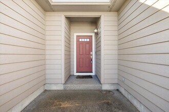 2540 Bethany Ct in Medford, OR - Building Photo - Building Photo