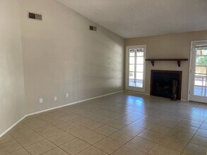 3782 E Acoma Dr in Phoenix, AZ - Foto de edificio - Building Photo