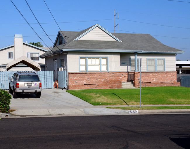 12529 Truro Ave in Hawthorne, CA - Building Photo - Building Photo