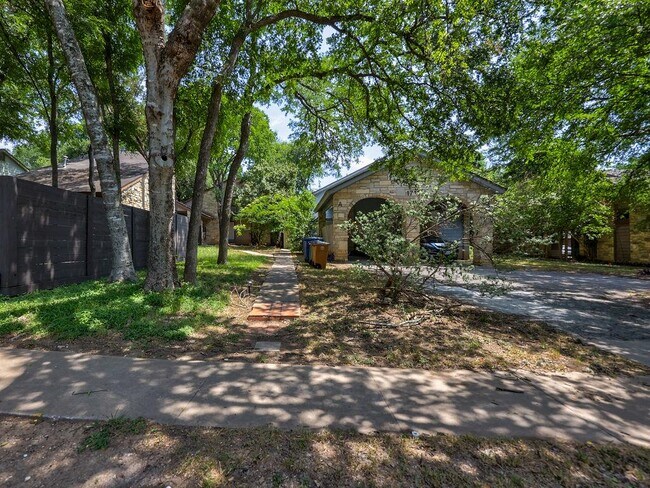 1710 Cinnamon Path in Austin, TX - Building Photo - Building Photo