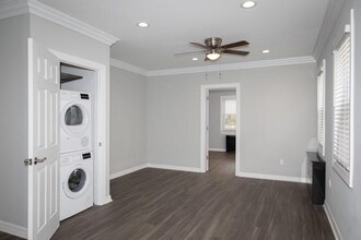 29 Locust St in Greenvale, NY - Building Photo - Building Photo