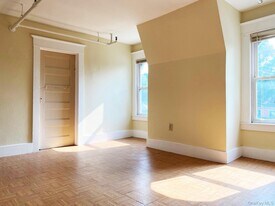 15 Woodcrest Ave in White Plains, NY - Building Photo