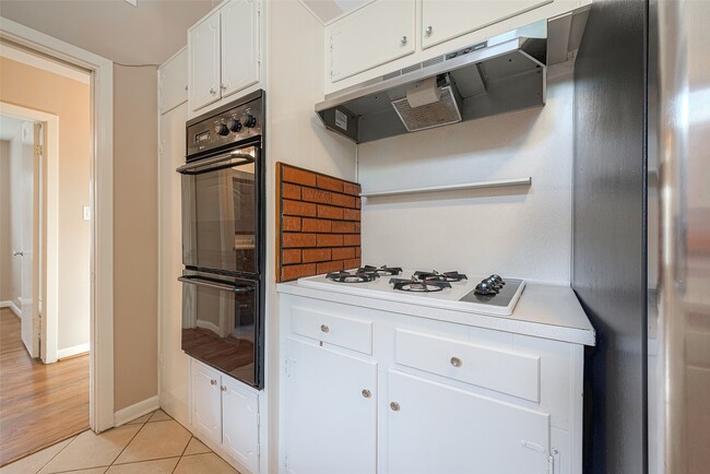 property at 5222 Nina Lee Ln