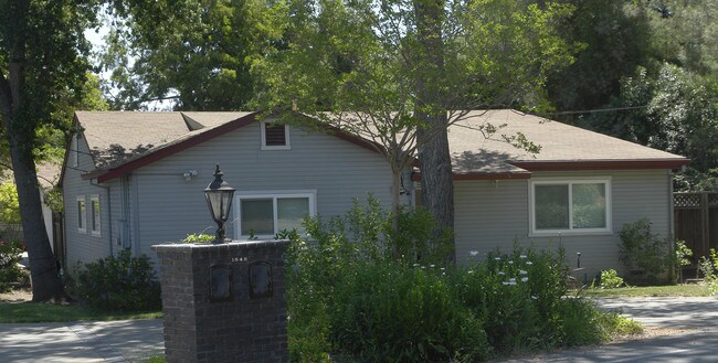 1548 Farm Bureau Rd in Concord, CA - Foto de edificio - Building Photo