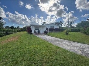 1600 SW 71st Ct in Miami, FL - Building Photo - Building Photo