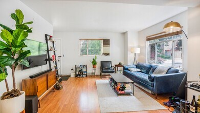 2337 W Chase Ave in Chicago, IL - Building Photo - Building Photo