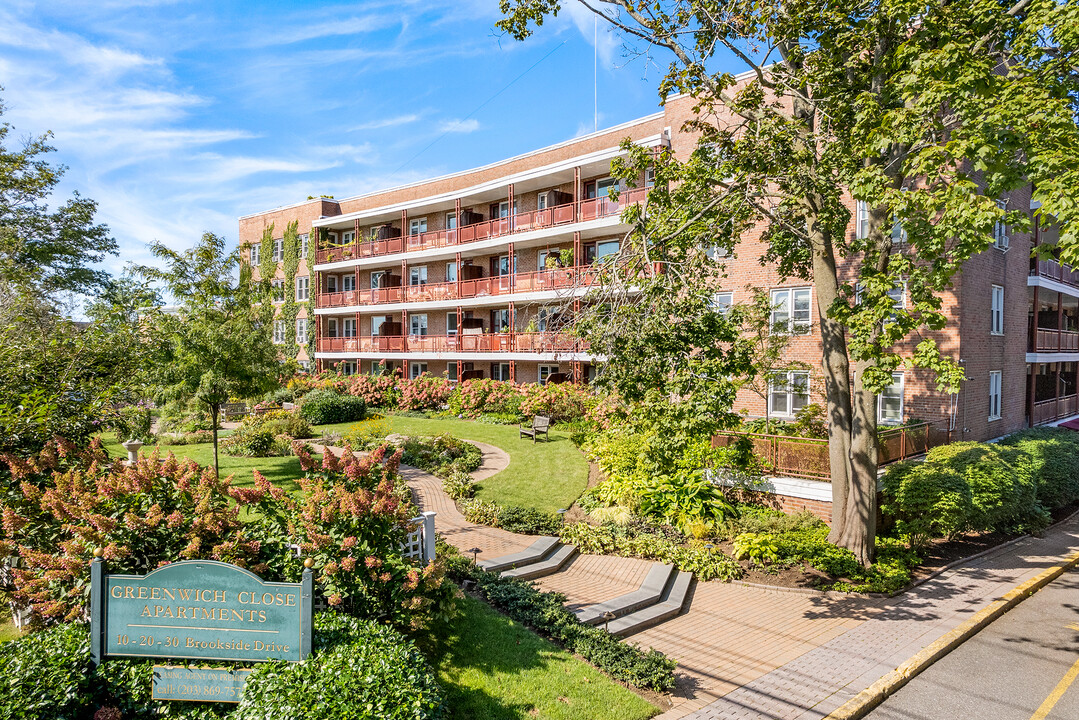 Greenwich Close Apartments in Greenwich, CT - Building Photo