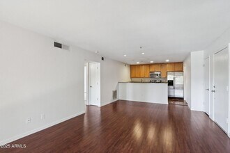 4704 E Paradise Village Pkwy N in Phoenix, AZ - Building Photo - Building Photo