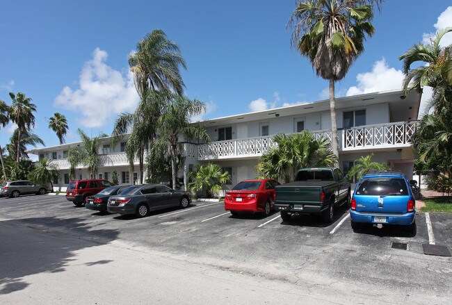 Chelsea Manor Apartments in Fort Lauderdale, FL - Building Photo - Building Photo