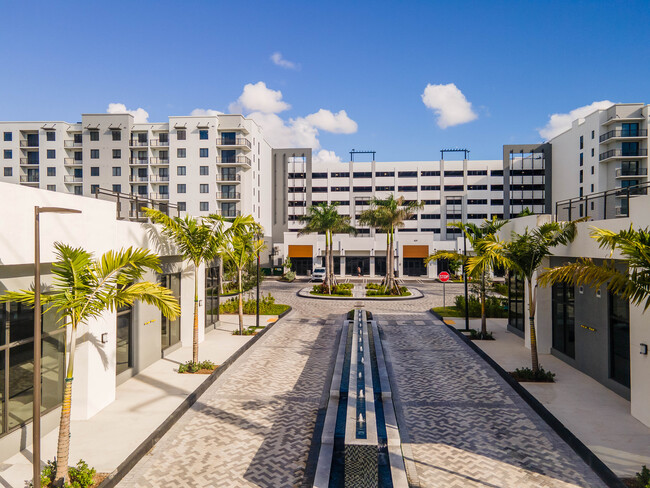 Shoma Village in Hialeah, FL - Foto de edificio - Building Photo