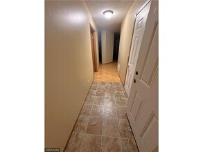 831 Highview Dr in New Richmond, WI - Foto de edificio - Building Photo