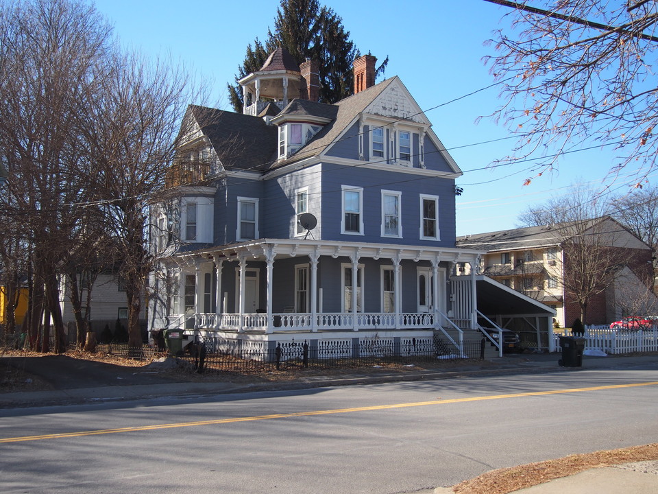 193 Canal Street in Ellenville, NY - Building Photo