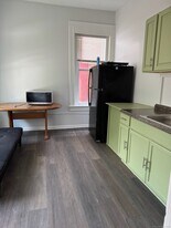 81 W Main St in Meriden, CT - Building Photo