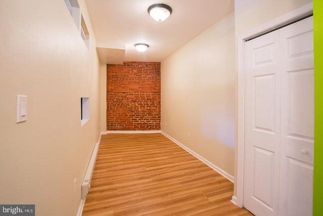 property at 1122 E Passyunk Ave