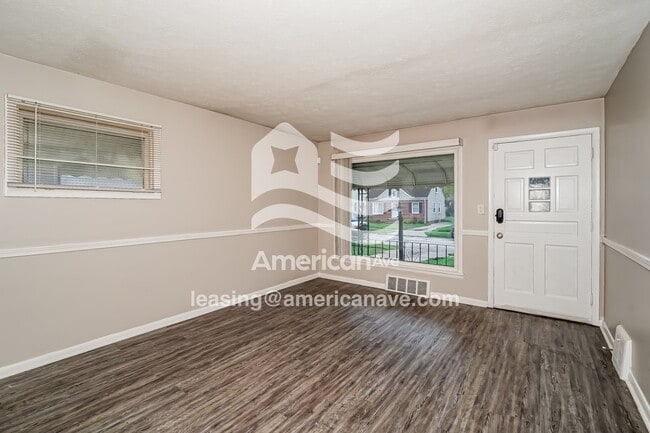 14718 Reddington Ave in Maple Heights, OH - Building Photo - Building Photo