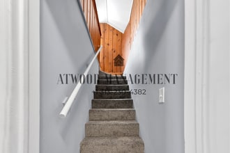 This beautifully updated 3-bedroom, 1-bath single-family home is ready for move-in! in Detroit, MI - Foto de edificio - Building Photo