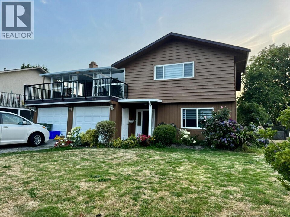7071 Cavelier Ct in Richmond, BC - Building Photo