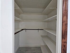 16974 Balmoral St in Montgomery, TX - Building Photo - Building Photo