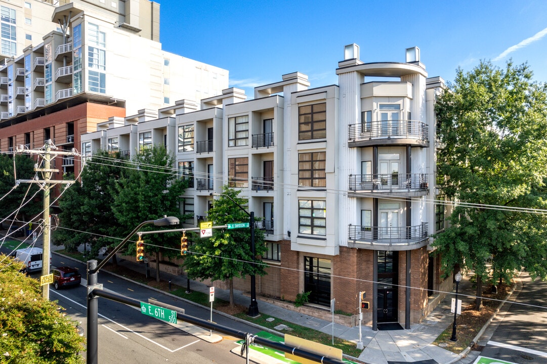Court 6 in Charlotte, NC - Building Photo