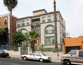 251 N Kenmore Ave in Los Angeles, CA - Building Photo - Building Photo