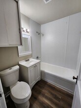 401 S Attica Rd in Knoxville, IA - Building Photo - Building Photo