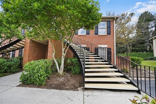 4 Plantation Dr NE in Atlanta, GA - Building Photo - Building Photo