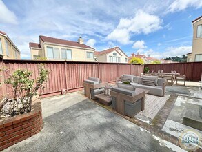 318 Cerro Dr in Daly City, CA - Building Photo - Building Photo