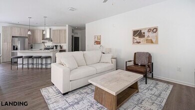 2800 Milan Ct in Birmingham, AL - Foto de edificio - Building Photo