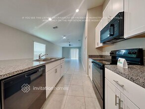7106 Paradise Island Ct in Sun City Center, FL - Building Photo - Building Photo