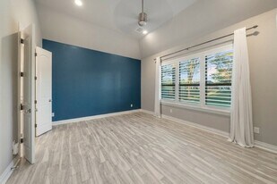 199 Springs Edge Dr in Montgomery, TX - Building Photo