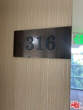 600 W 9th St in Los Angeles, CA - Foto de edificio - Building Photo