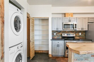 6174 Lay About Ln in Lolo, MT - Foto de edificio - Building Photo